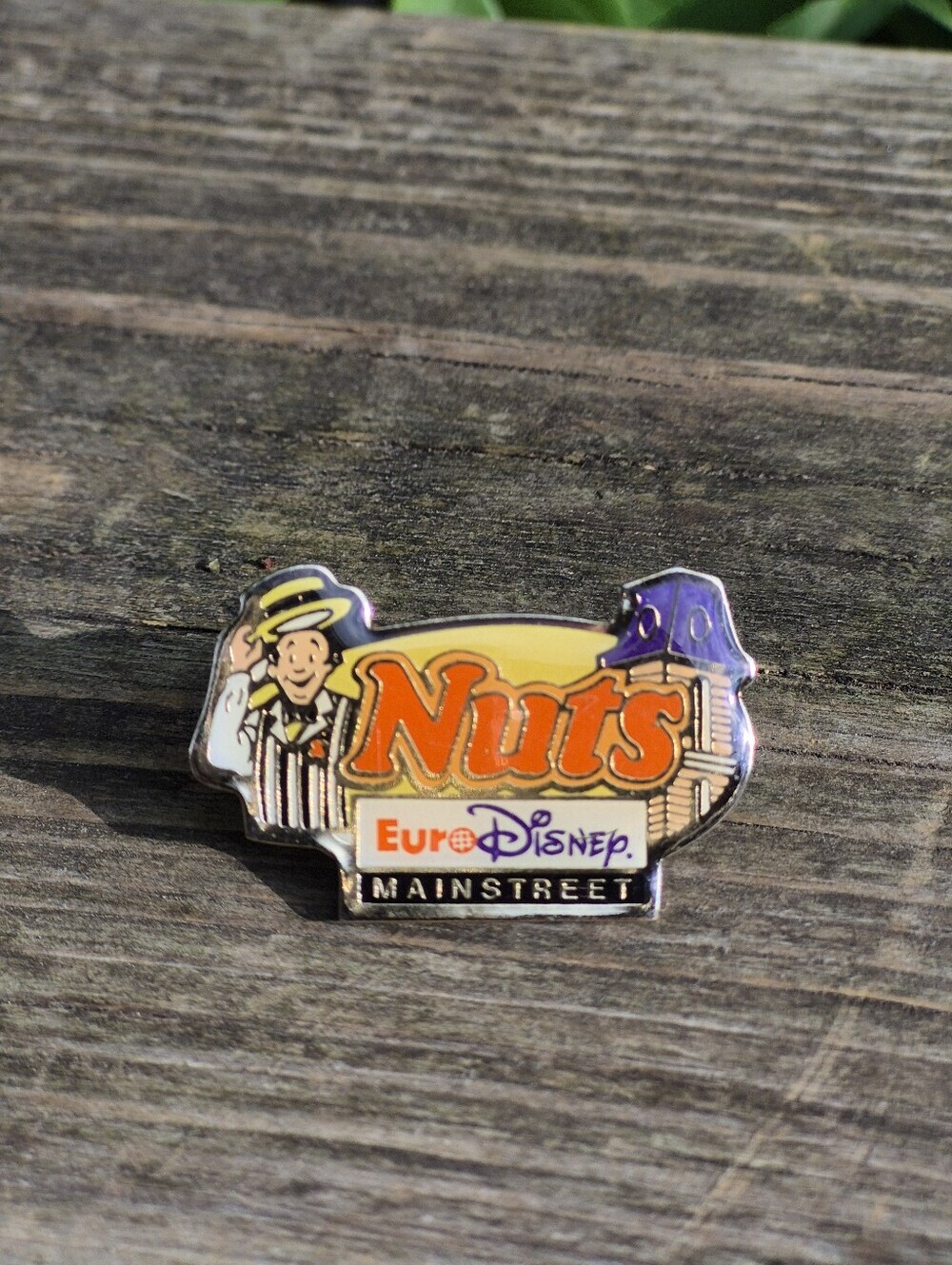 Euro Disney "Nuts" Enamel Pin Main Street Read Listing For Better Price - Picture 17 of 17